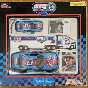 Racing Champions Richard Petty 1992 Fan Appreciation Tour Collector's Edition